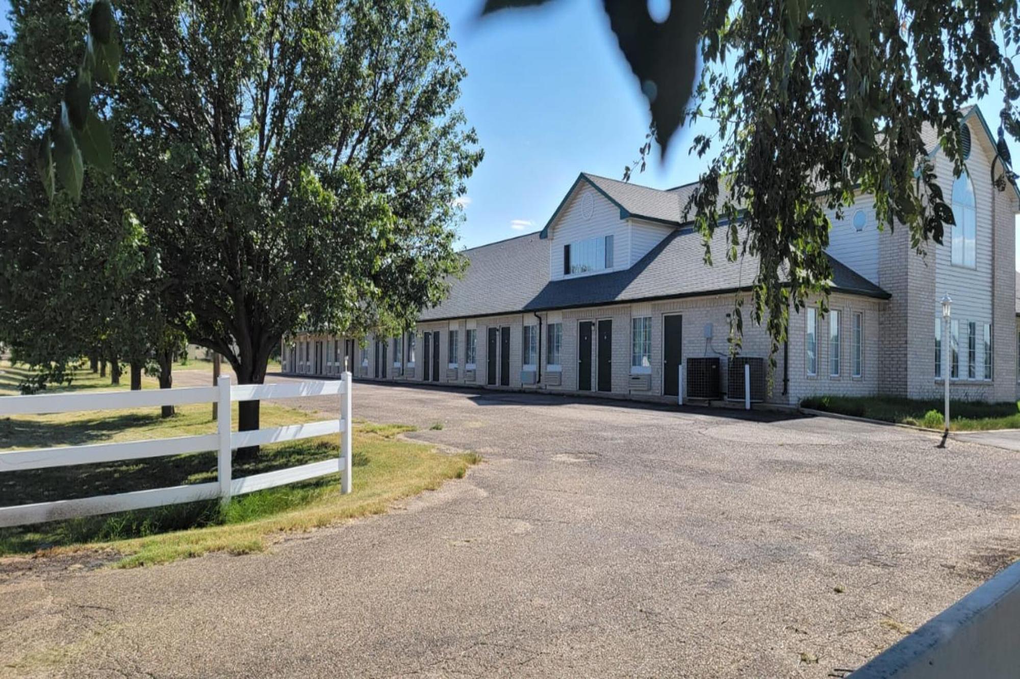Hometown Inn By Oyo Texhoma, Ok Exterior photo