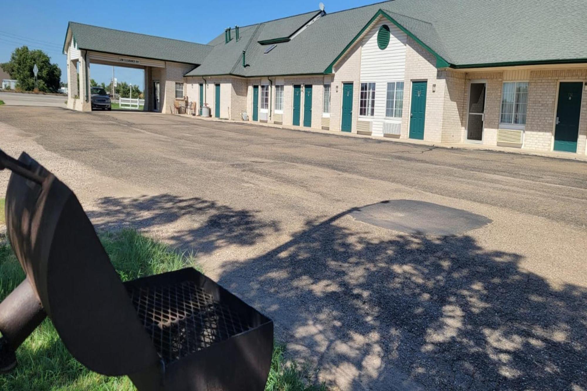 Hometown Inn By Oyo Texhoma, Ok Exterior photo