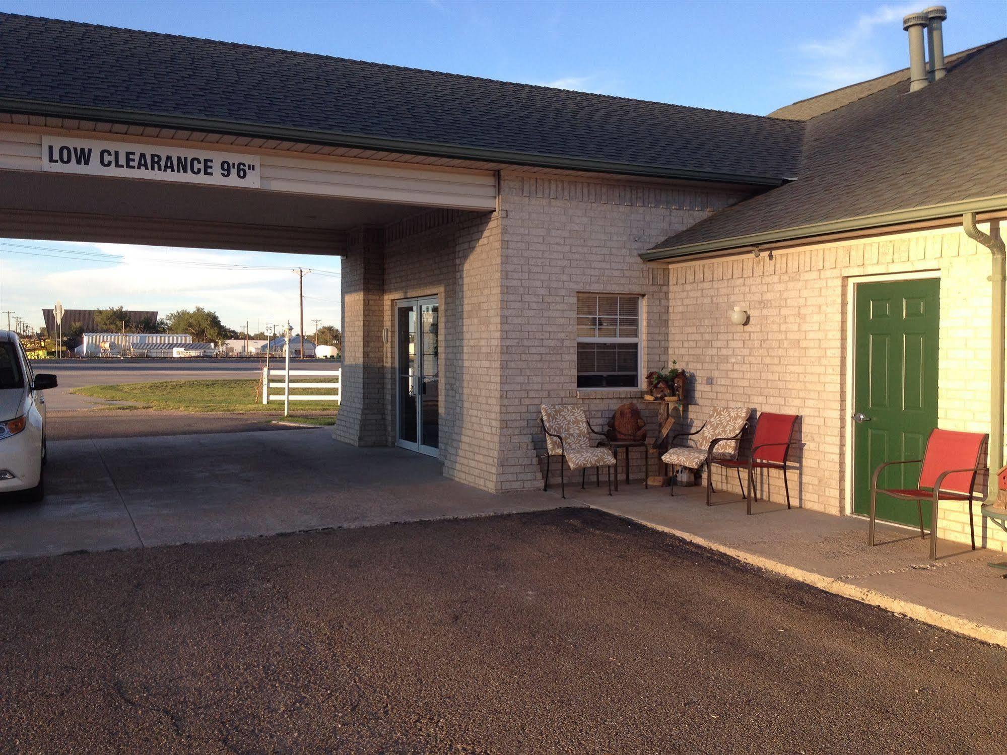 Hometown Inn By Oyo Texhoma, Ok Exterior photo